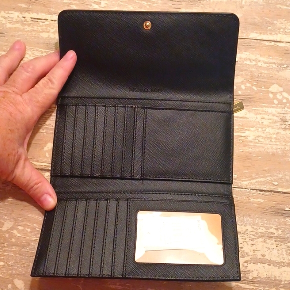 NWT Michael Kors black saffiano leather large jet set bifold travel wallet $278 - Picture 2 of 7